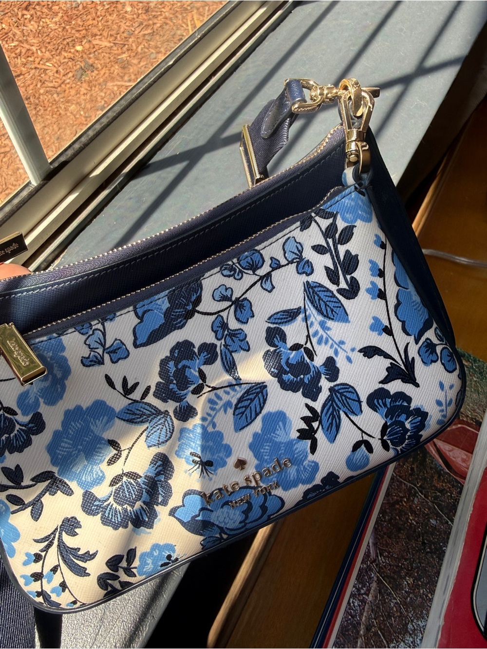 Kate Spade 2fer Blue and White Floral crossbody Bag with Gold Hardware - Picture 5 of 6